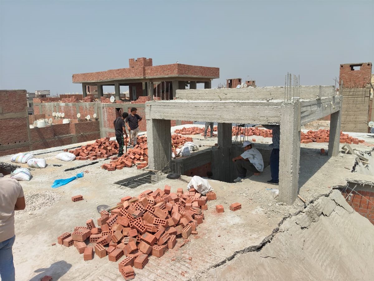  إزالة 6 أبراج مخالفة بالهرم