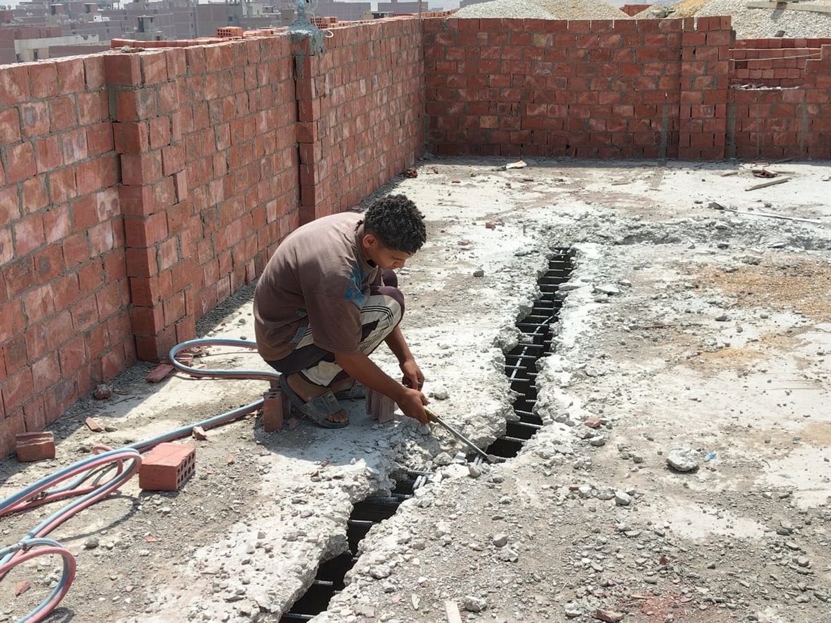  إزالة 6 أبراج مخالفة بالهرم