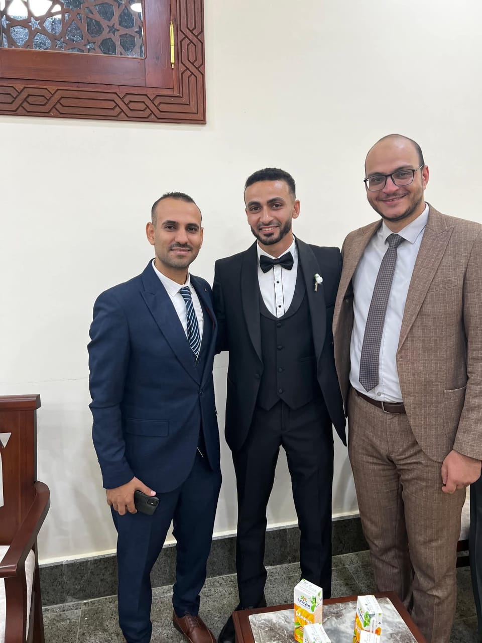 وفاء وجبر خاطر.. الإمام الأكبر يجري اتصالا هاتفيًا بنجل الدكتور المحرصاوي رئيس جامعة الأزهر الراحل لتهنئته بالزواج وسط قادة الأزهر