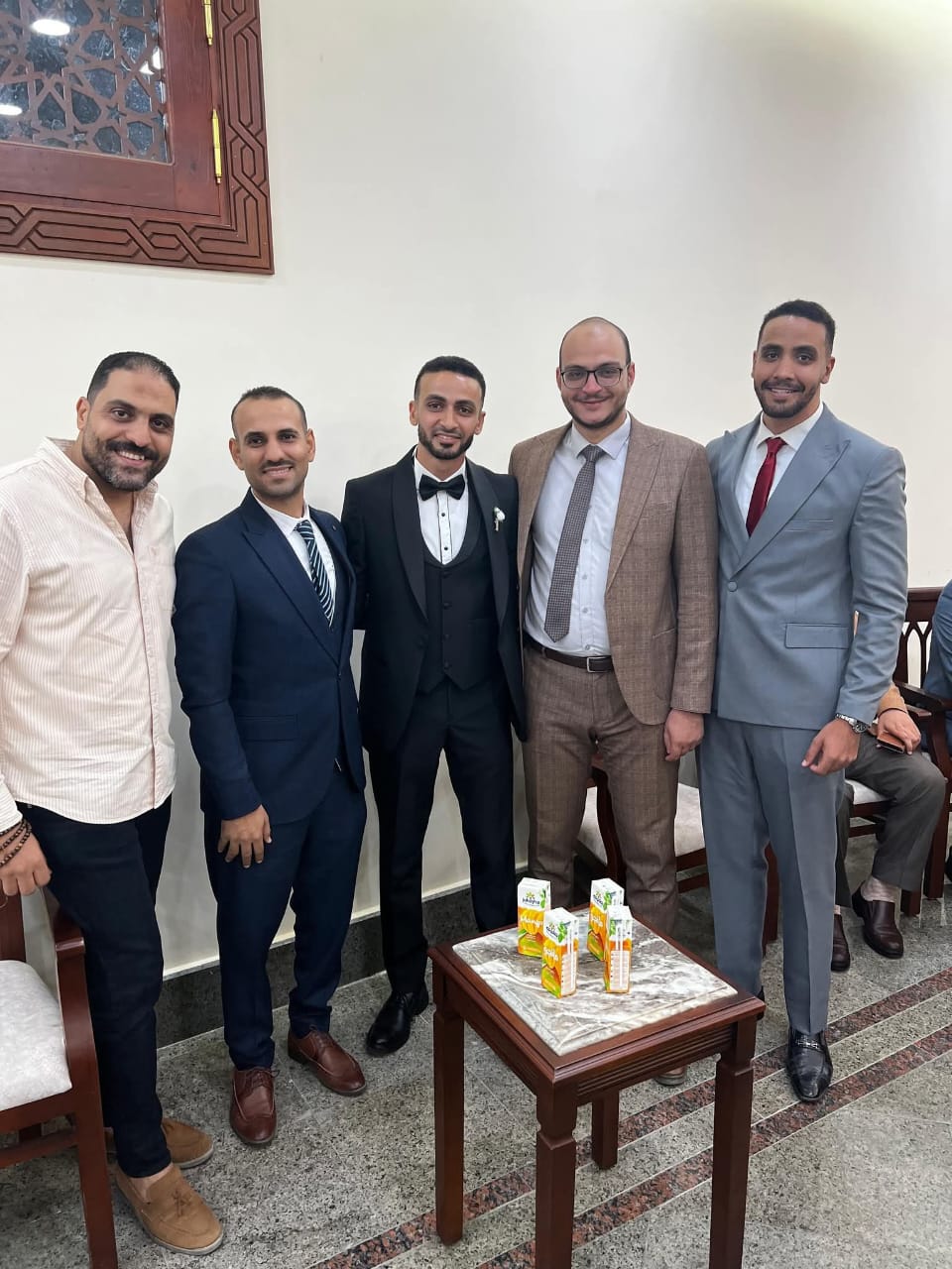 وفاء وجبر خاطر.. الإمام الأكبر يجري اتصالا هاتفيًا بنجل الدكتور المحرصاوي رئيس جامعة الأزهر الراحل لتهنئته بالزواج وسط قادة الأزهر