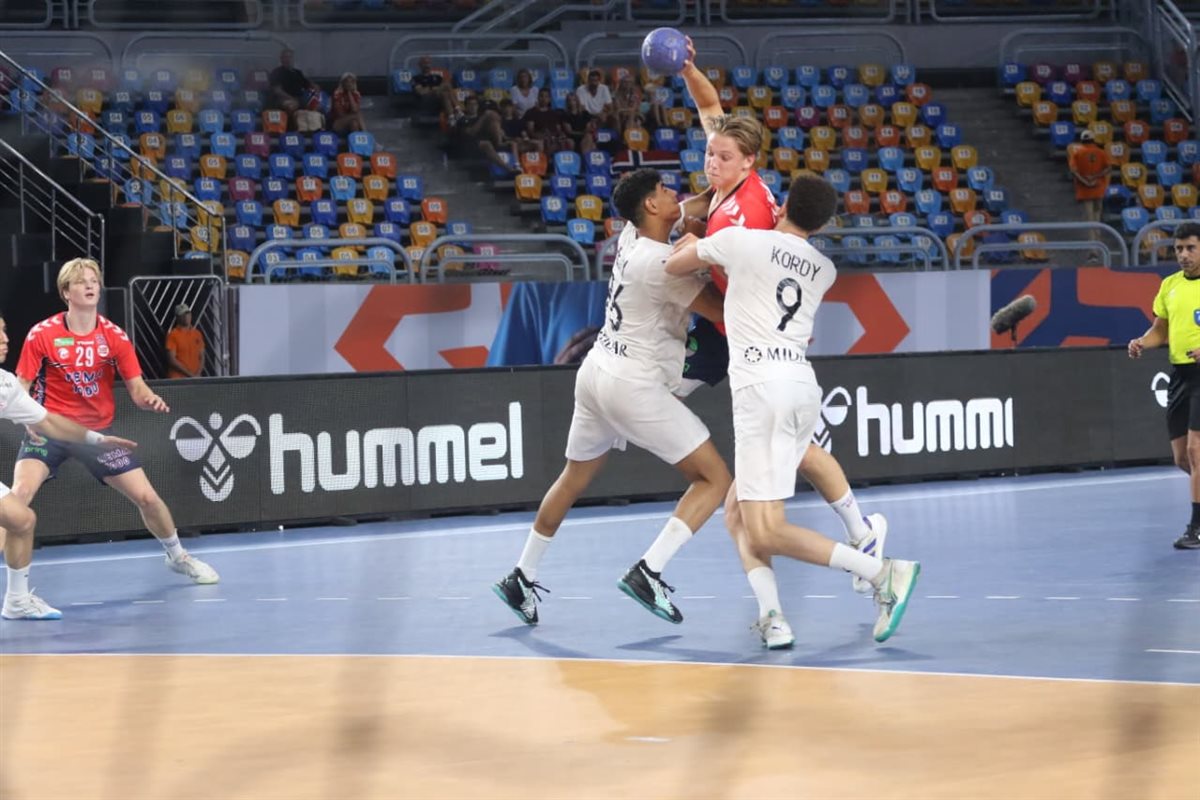 <strong>منتخب اليد يكتسح النرويج</strong>