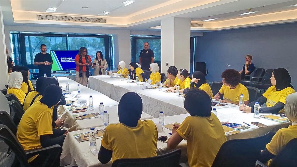 &nbsp;دورة تطوير مدربات الناشئات