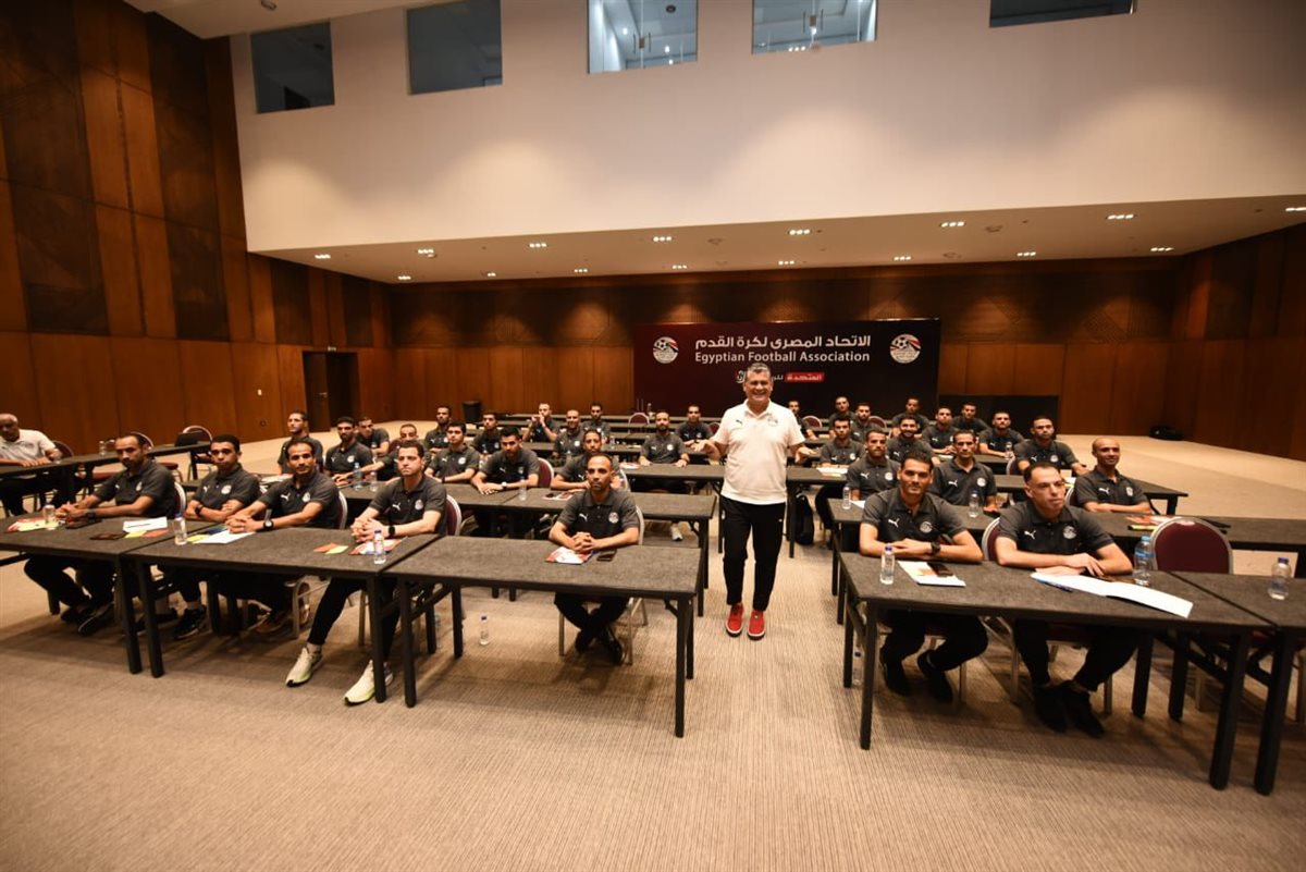 معسكر حكام دوري المحترفين