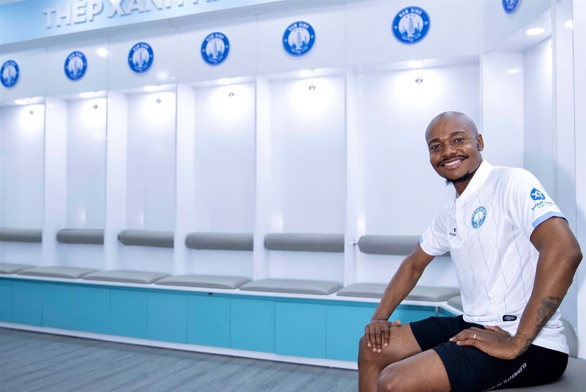 تقديم بيرسي تاو لاعبًا لفريق نام دينه الفيتنامي