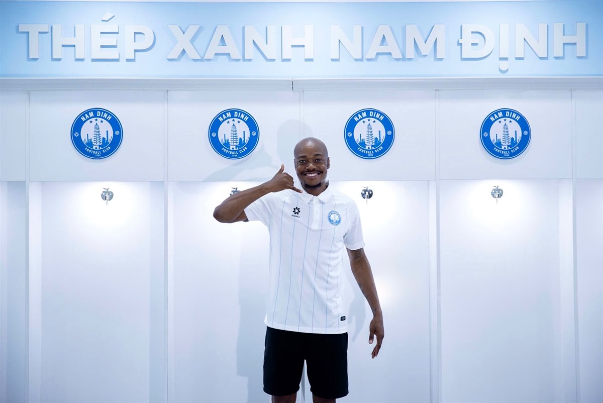 تقديم بيرسي تاو لاعبًا لفريق نام دينه الفيتنامي