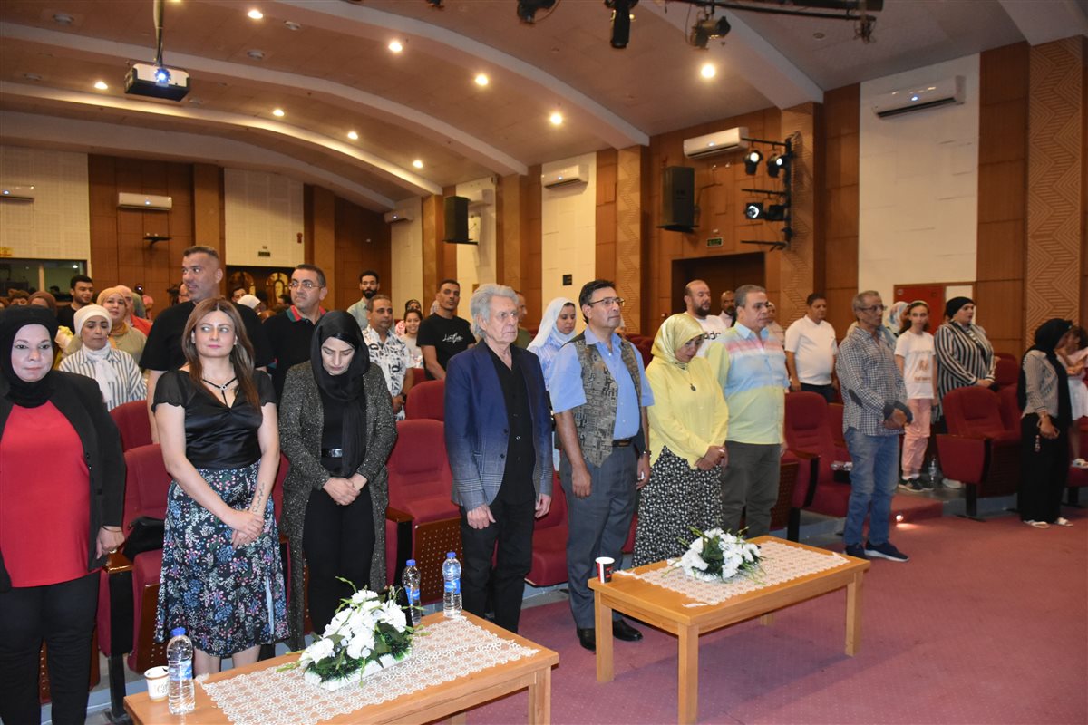 لقطات من حضور سليم سحاب لمسرحية حب من طرف حامد