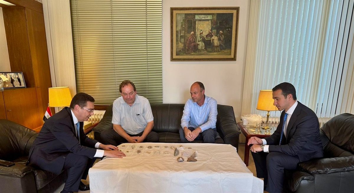 مصر تتسلم قطع أثرية من هولندا تنتمي لحقب زمنية مختلفة 