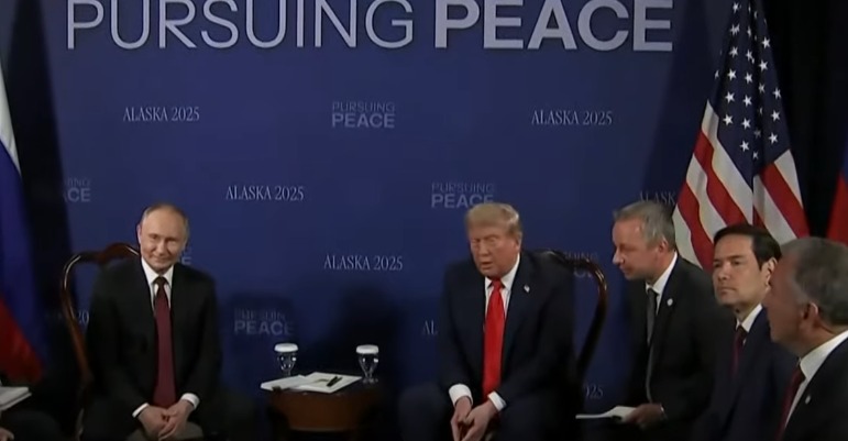 <strong>ترامب وبوتين يبدآن محادثات هادئة في ألاسكا لبحث اتفاق لإنهاء الحرب في أوكرانيا</strong>