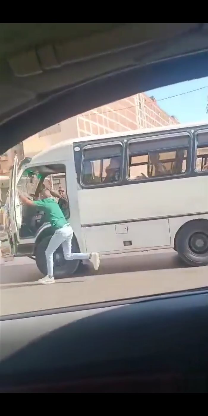 لهو سائقي سيارات ميكروباص 