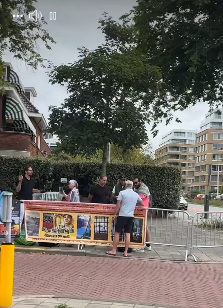 محاولة عدد من الأشخاص حصار السفارة المصرية