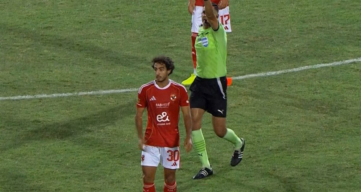 طرد محمد هاني لاعب الأهلي 