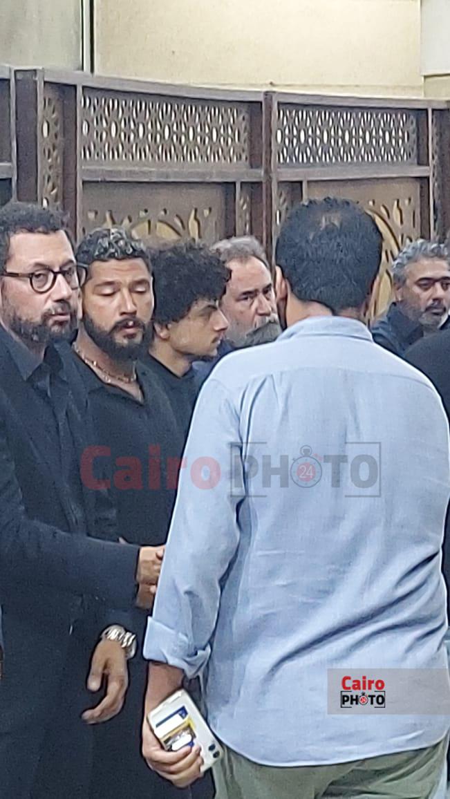 نجوم الفن يقدمون واجب العزاء في مدير التصوير تيمور تيمور