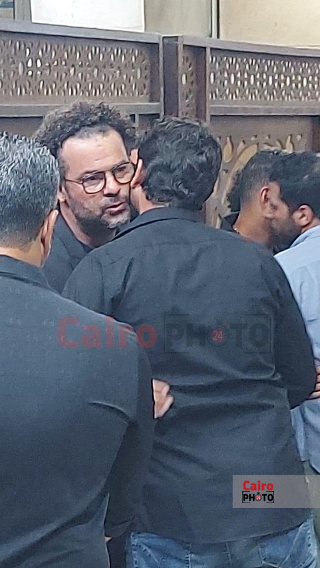 نجوم الفن يقدمون واجب العزاء في مدير التصوير تيمور تيمور