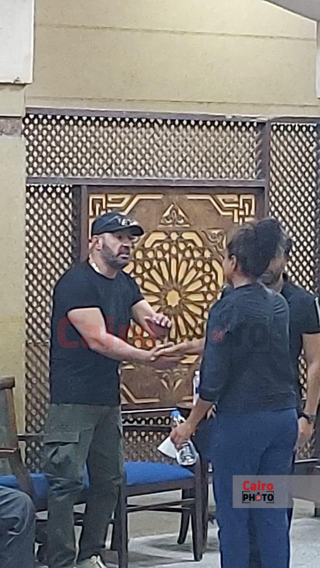 نجوم الفن يقدمون واجب العزاء في مدير التصوير تيمور تيمور