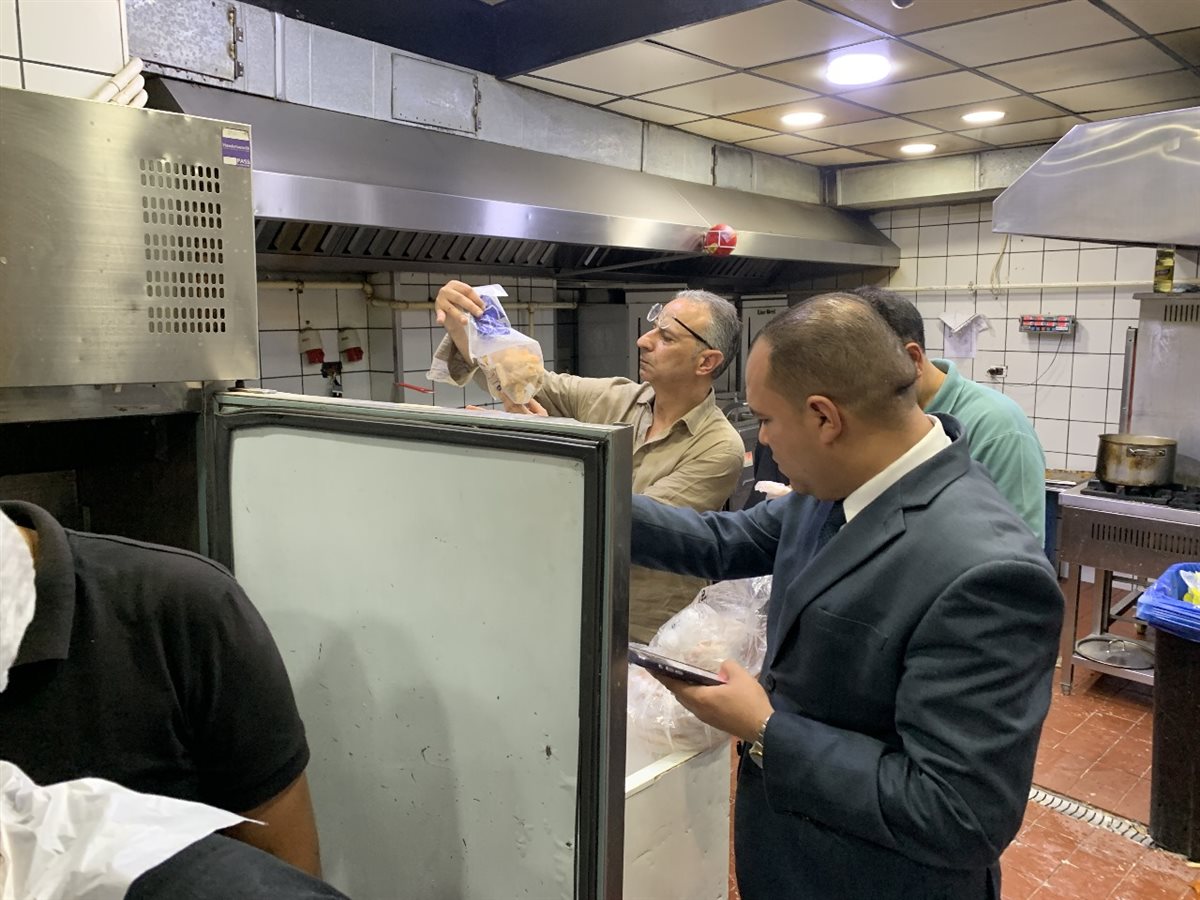 مساعدا وزير التموين في جولة ميدانية مفاجئة بالفيوم لضبط الأسواق ومتابعة المخابز