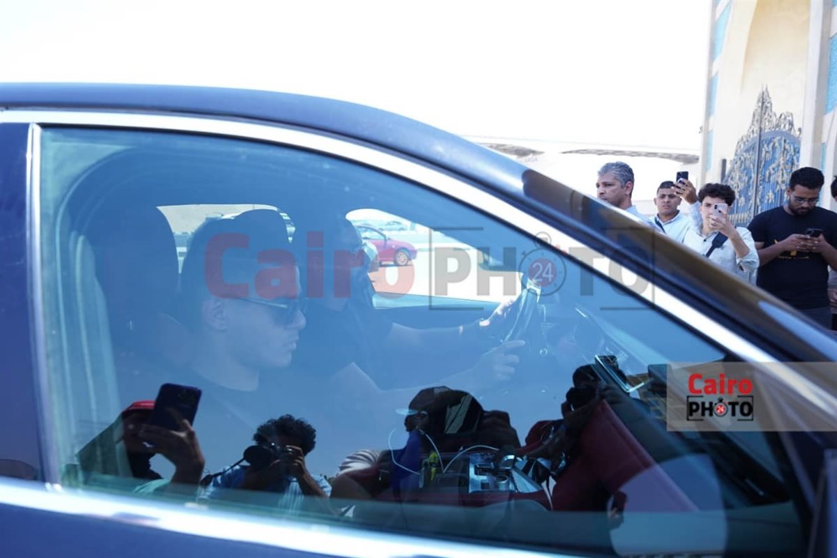  نجوم الفن يتوافدون على مسجد المشير طنطاوي للمشاركة في جنازة تيمور تيمور