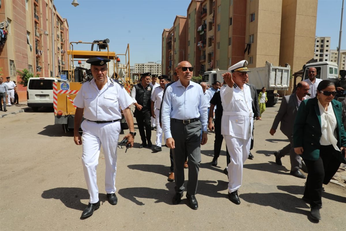 محافظ القاهرة يقود حملات للقضاء علي التعديات بحي السلام