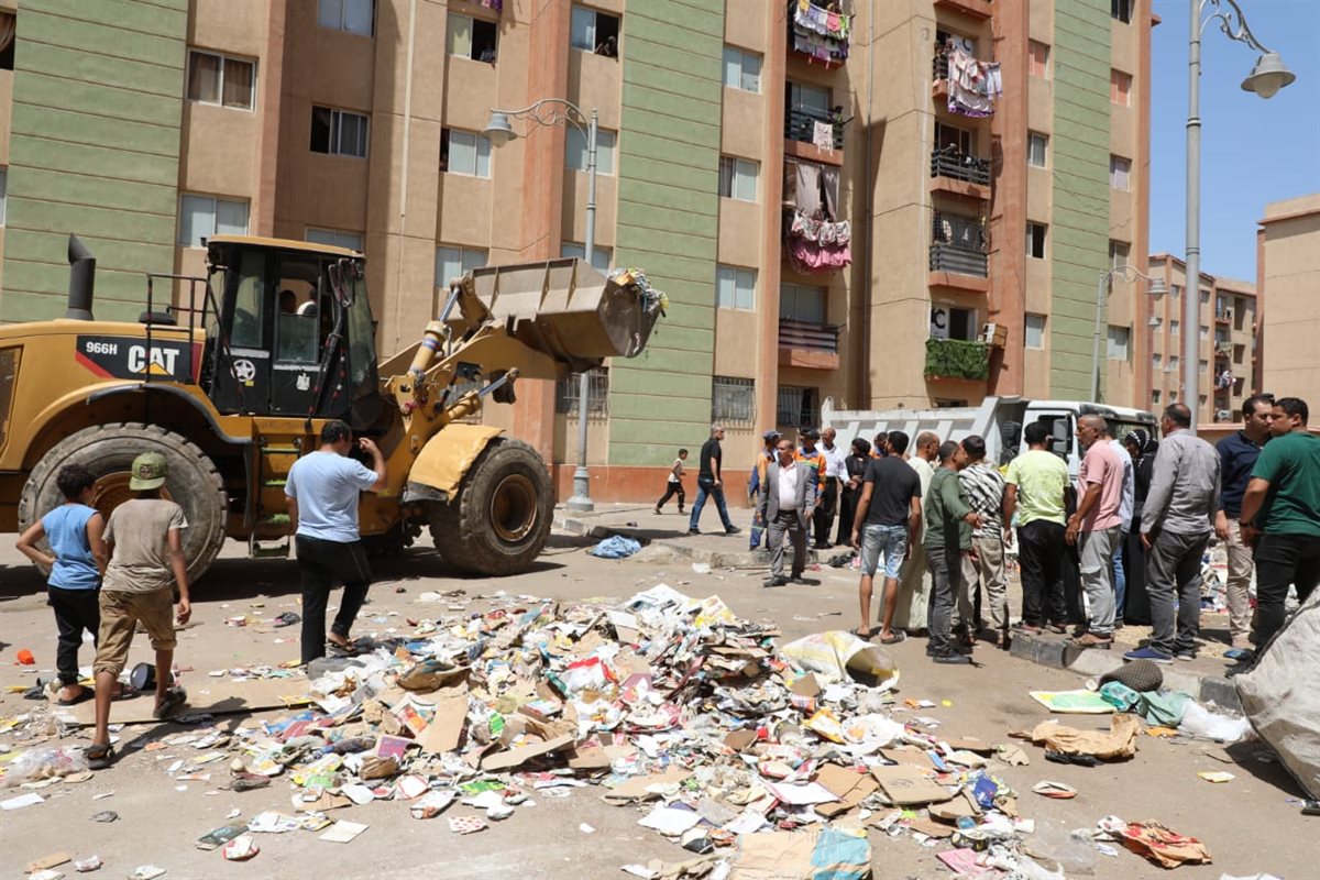 محافظ القاهرة يقود حملات للقضاء علي التعديات بحي السلام