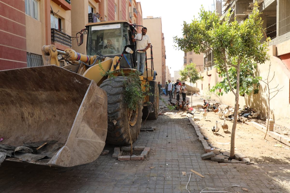 محافظ القاهرة يقود حملات للقضاء علي التعديات بحي السلام