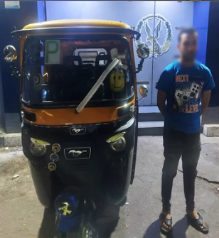 القبض علي سائق توك توك لسيره عكس الإتجاه بالإسكندرية&nbsp;