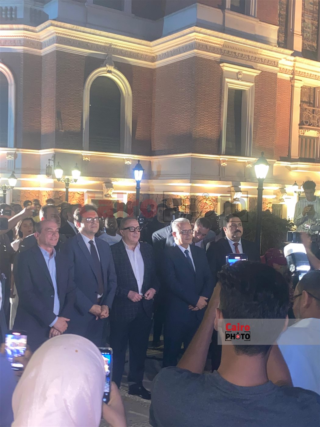 وزير الثقافة بافتتاح معرض “صوت مصر” 