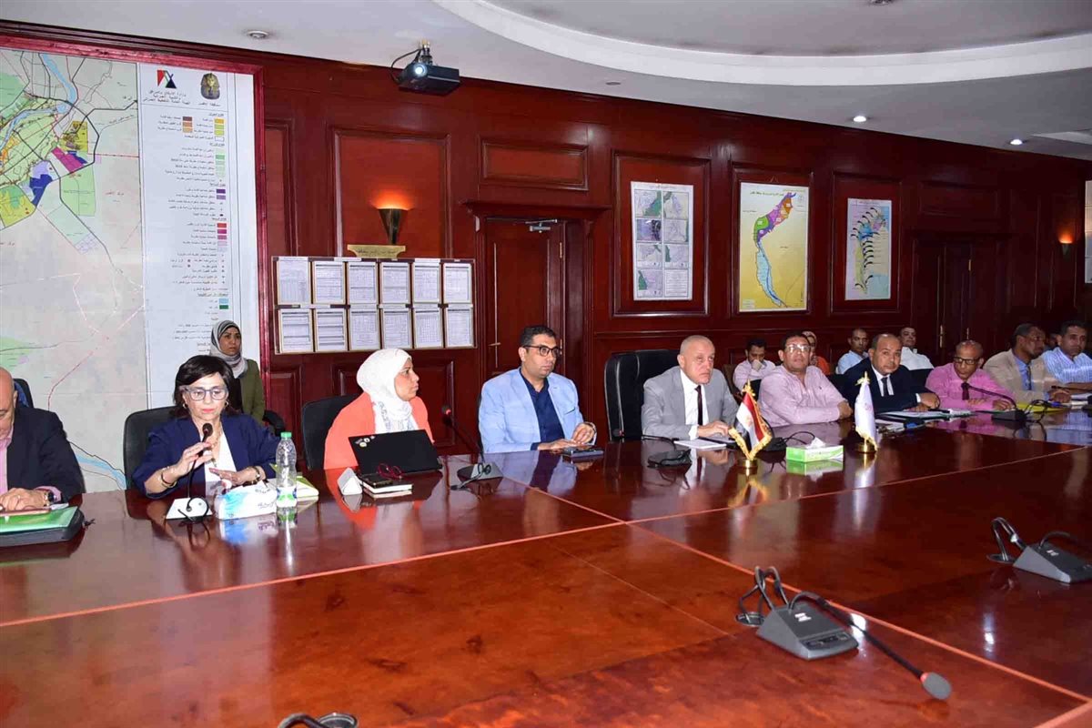 اجتماع محافظ الأقصر