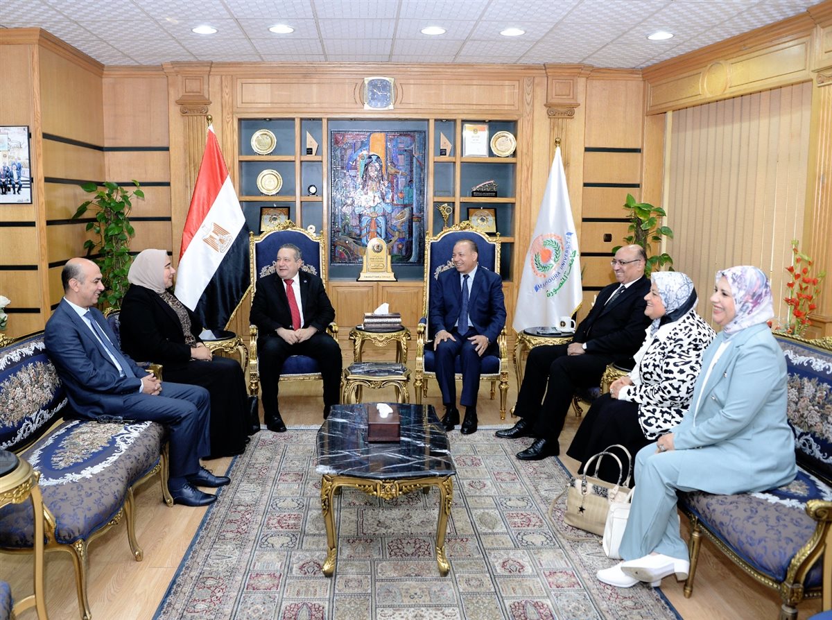 بحضور رئيس جامعة المنصورة ورئيس هيئة ضمان الجودة إطلاق مبادرة “بداية جديدة” بمشاركة ألف طالب لدعم جودة التعليم