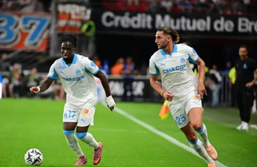 <strong>أدريان رابيو وجوناثان رو ثنائي نادي أولمبيك مارسيليا الفرنسي</strong>