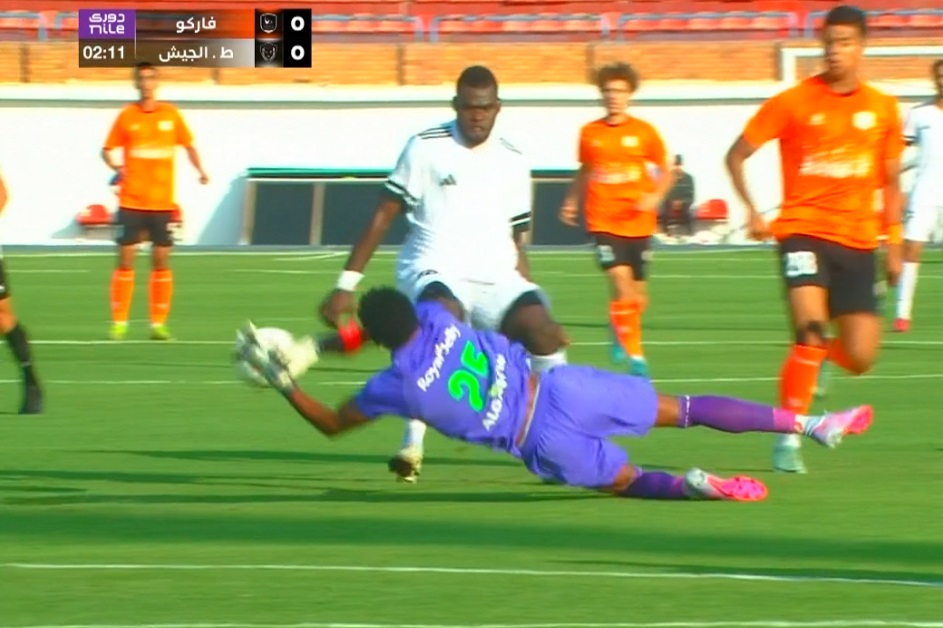 من مباراة طلائع الجيش وفاركو