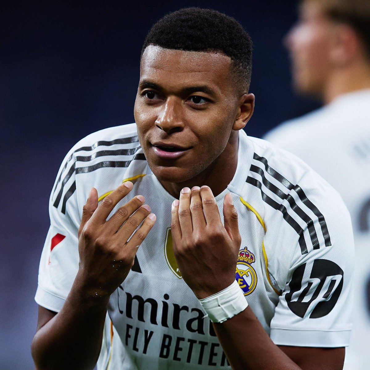 <strong>لحظة احتفال كيليان مبابي بهدفه في شباك أوساسونا بمسابقة الدوري الإسباني 2025-2026 </strong>