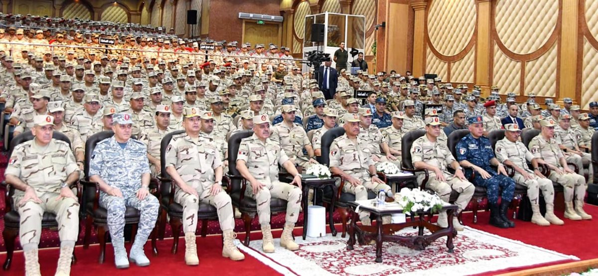 وزير الدفاع يلتقى عددًا من مقاتلي المنطقة الشمالية العسكرية