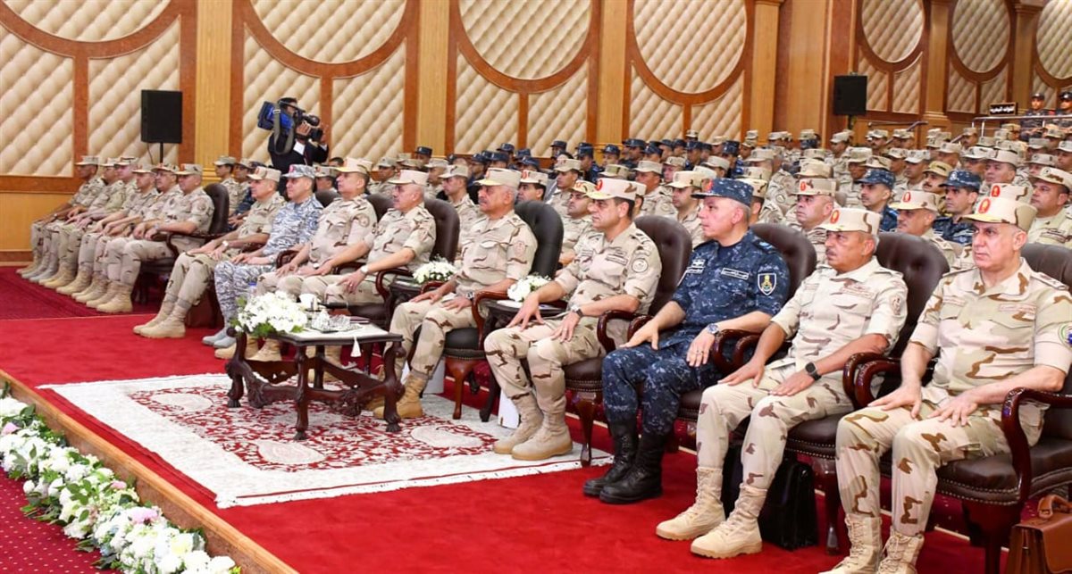 وزير الدفاع يلتقى عددًا من مقاتلي المنطقة الشمالية العسكرية