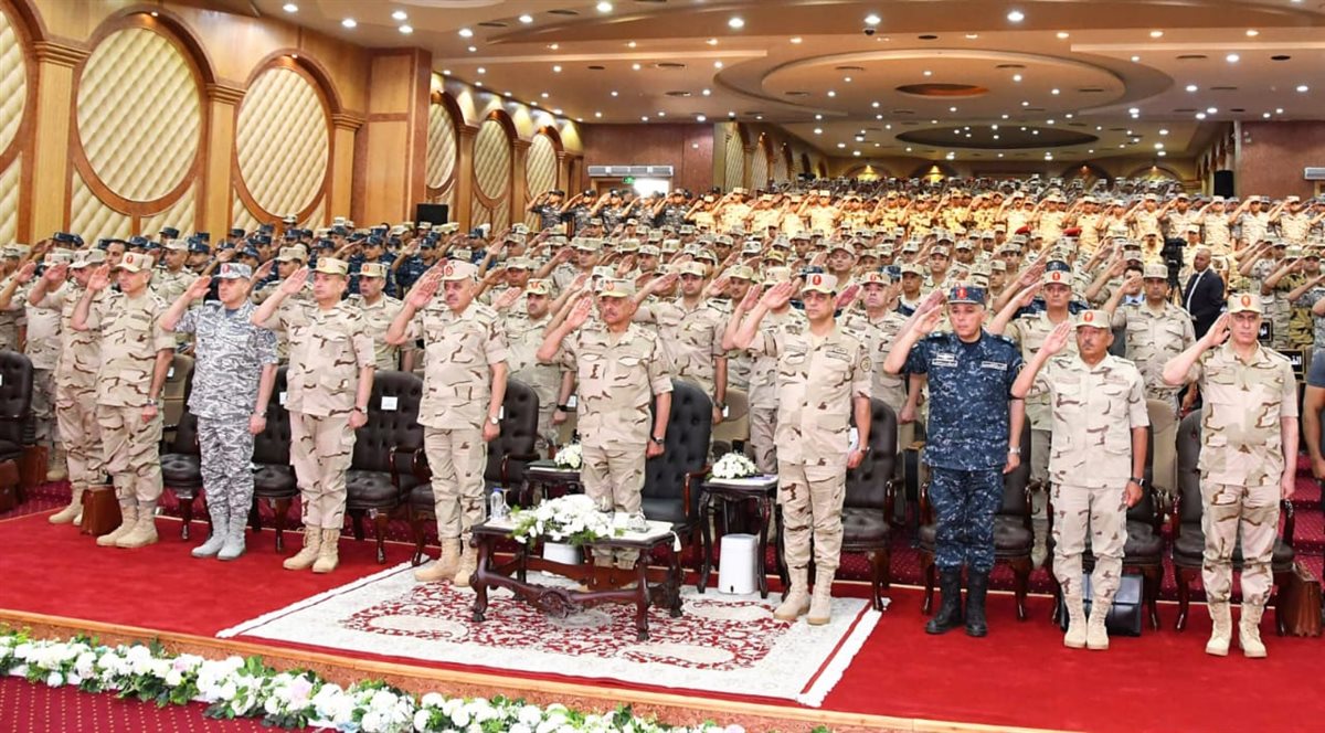 وزير الدفاع يلتقى عددًا من مقاتلي المنطقة الشمالية العسكرية