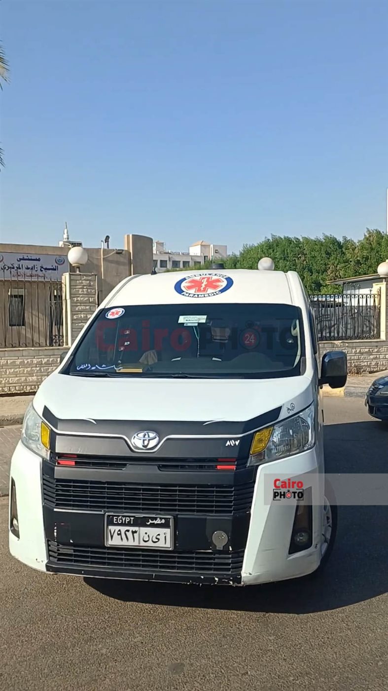 سيارة الإسعاف تنقل جثمان والد الشناوي