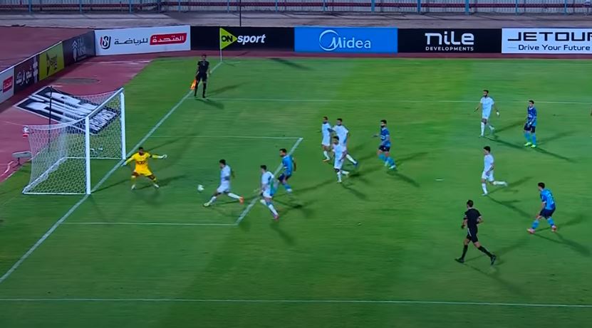 لحظة متابعة صلاح محسن الكرة في شباك بيراميدز