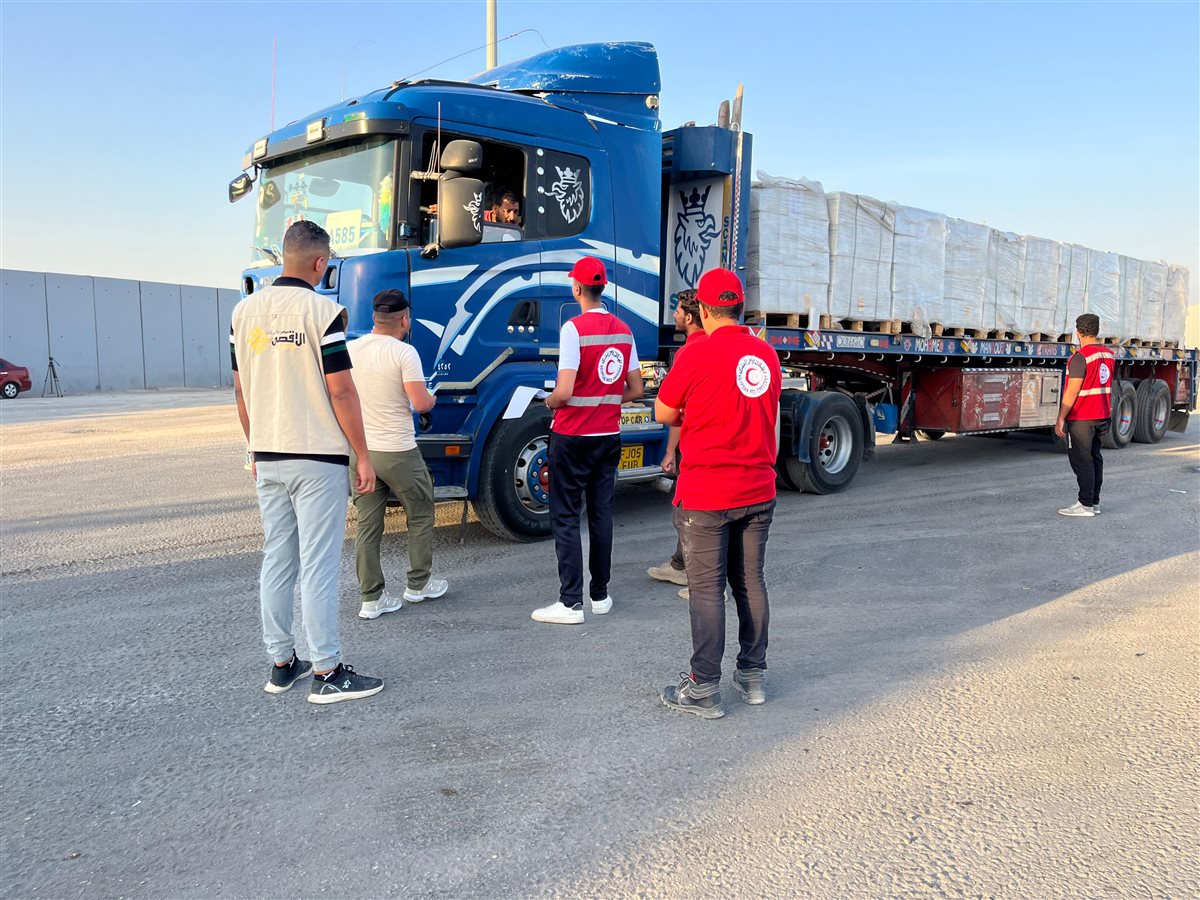 جانب من المساعدات غذائية وطبية