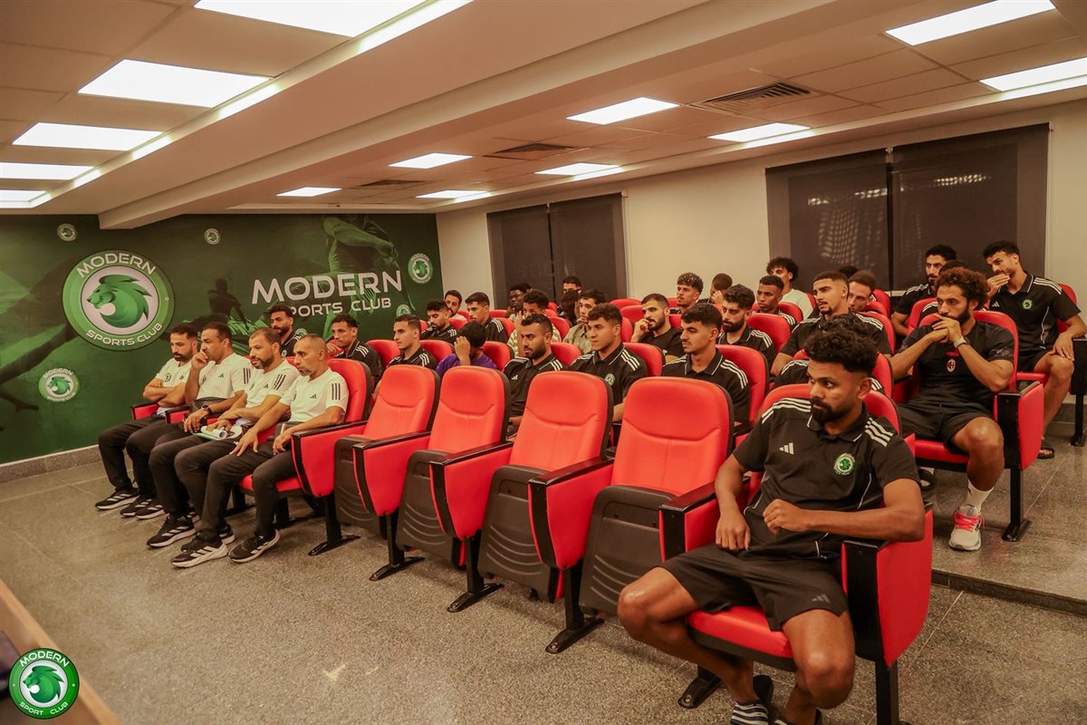 وليد دعبس يعقد جلسة مع لاعبي مودرن سبورت 