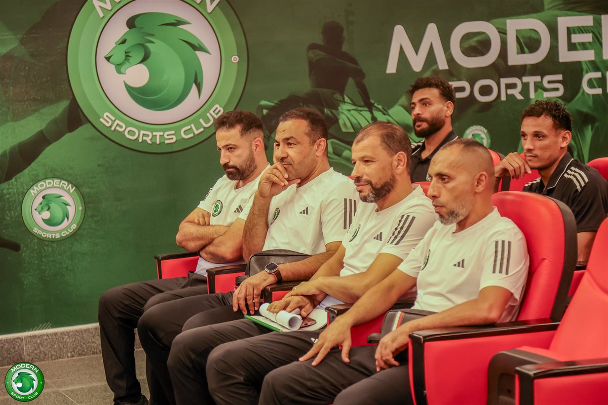 وليد دعبس يعقد جلسة مع لاعبي مودرن سبورت 