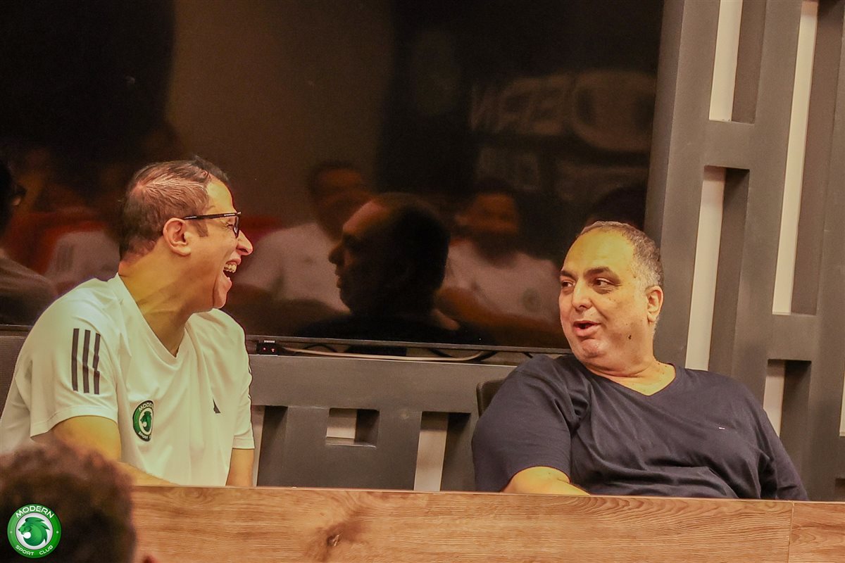 وليد دعبس يعقد جلسة مع لاعبي مودرن سبورت 