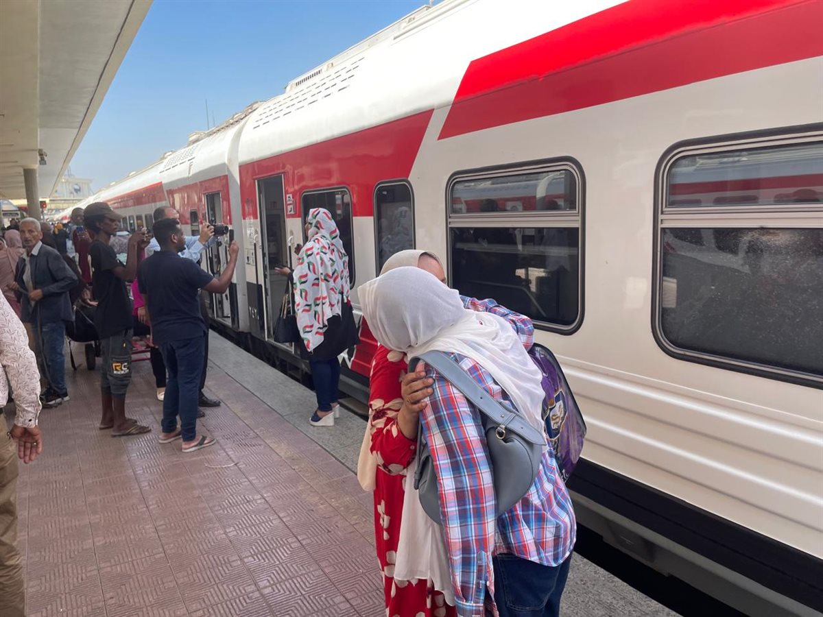 تسيير القطار السادس لتسهيل العودة الطوعية للأشقاء السودانيين