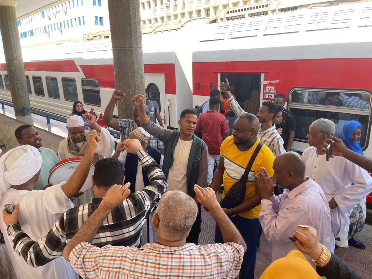 تسيير القطار السادس لتسهيل العودة الطوعية للأشقاء السودانيين
