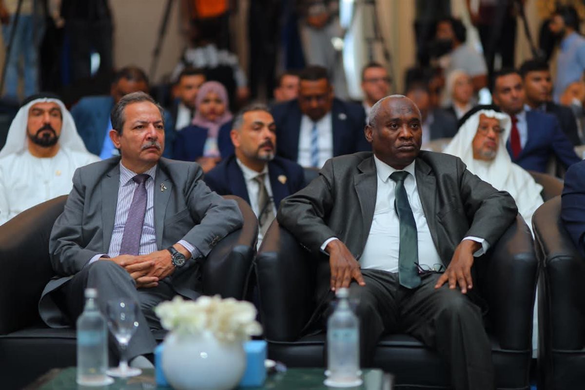 محافظ جنوب سيناء يعقد اجتماعًا مع خبراء الإعلام العربي