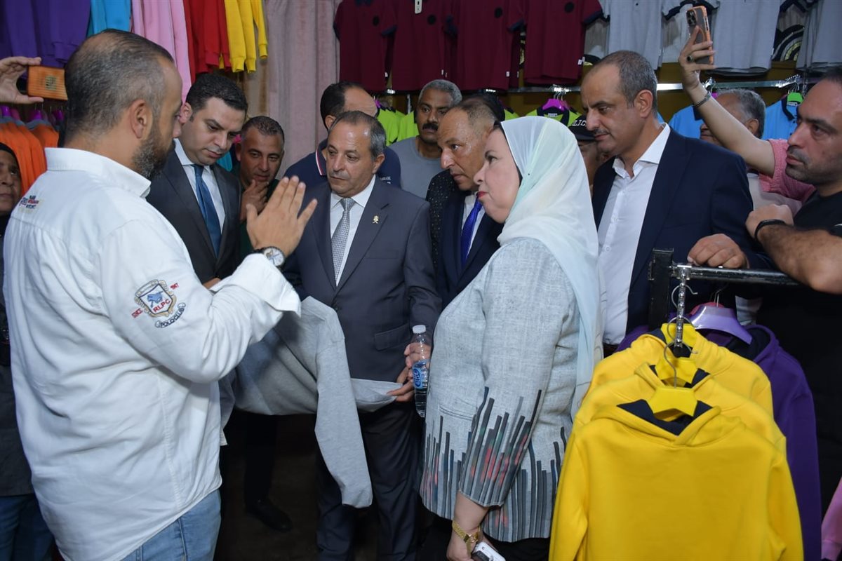 محافظ بورسعيد يفتتح أول معرض للأدوات المدرسية في مصر
