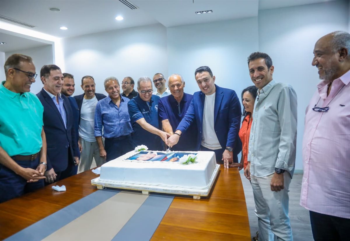 أثناء تهنئة المهندس هاني أبو ريدة رئيس الاتحاد بمناسبة عيد ميلاده