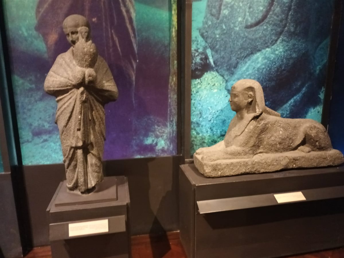 قطع أثرية من ميناء أبو قير البحري بالإسكندرية 