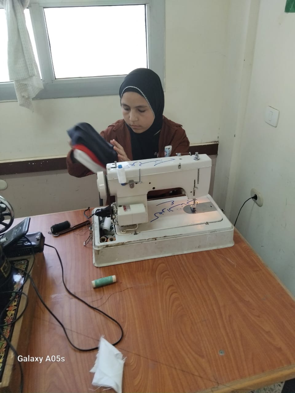 تعليم المنوفية يطلق أول وحدة منتجة لتدريب الطالبات على الخياطة بقرية صبايا العنب 