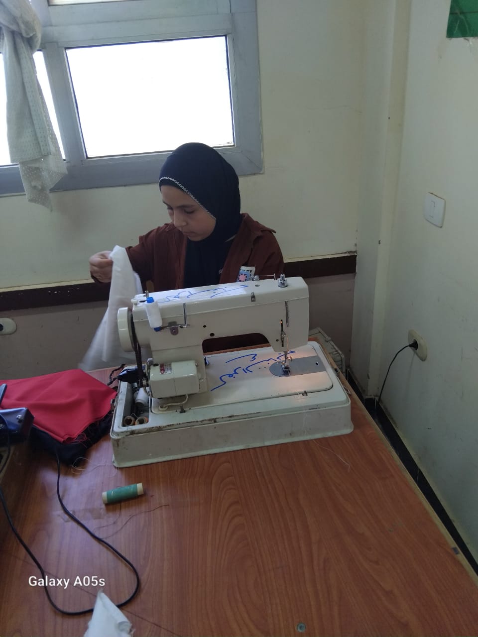 تعليم المنوفية يطلق أول وحدة منتجة لتدريب الطالبات على الخياطة بقرية صبايا العنب 