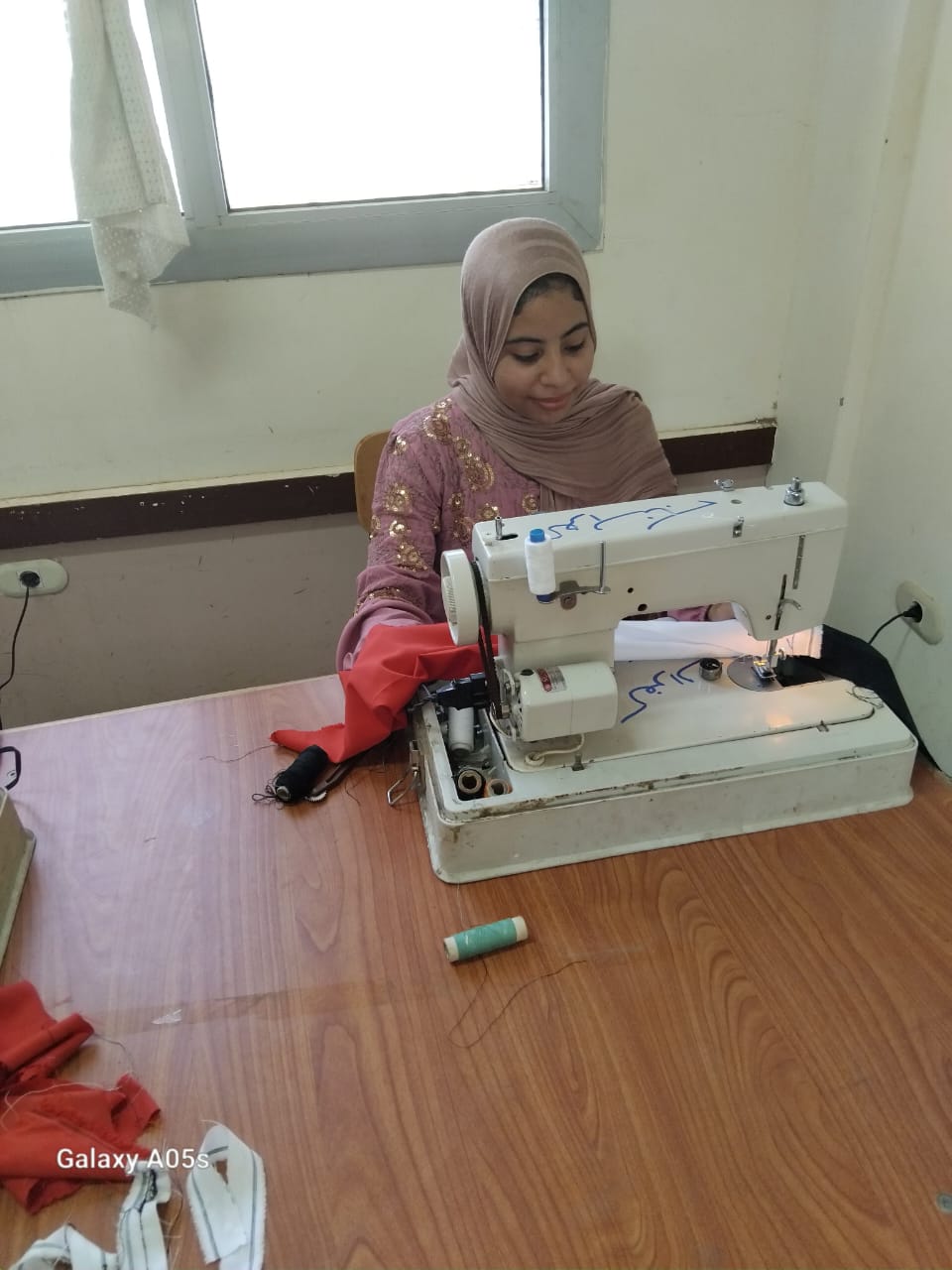 تعليم المنوفية يطلق أول وحدة منتجة لتدريب الطالبات على الخياطة بقرية صبايا العنب 