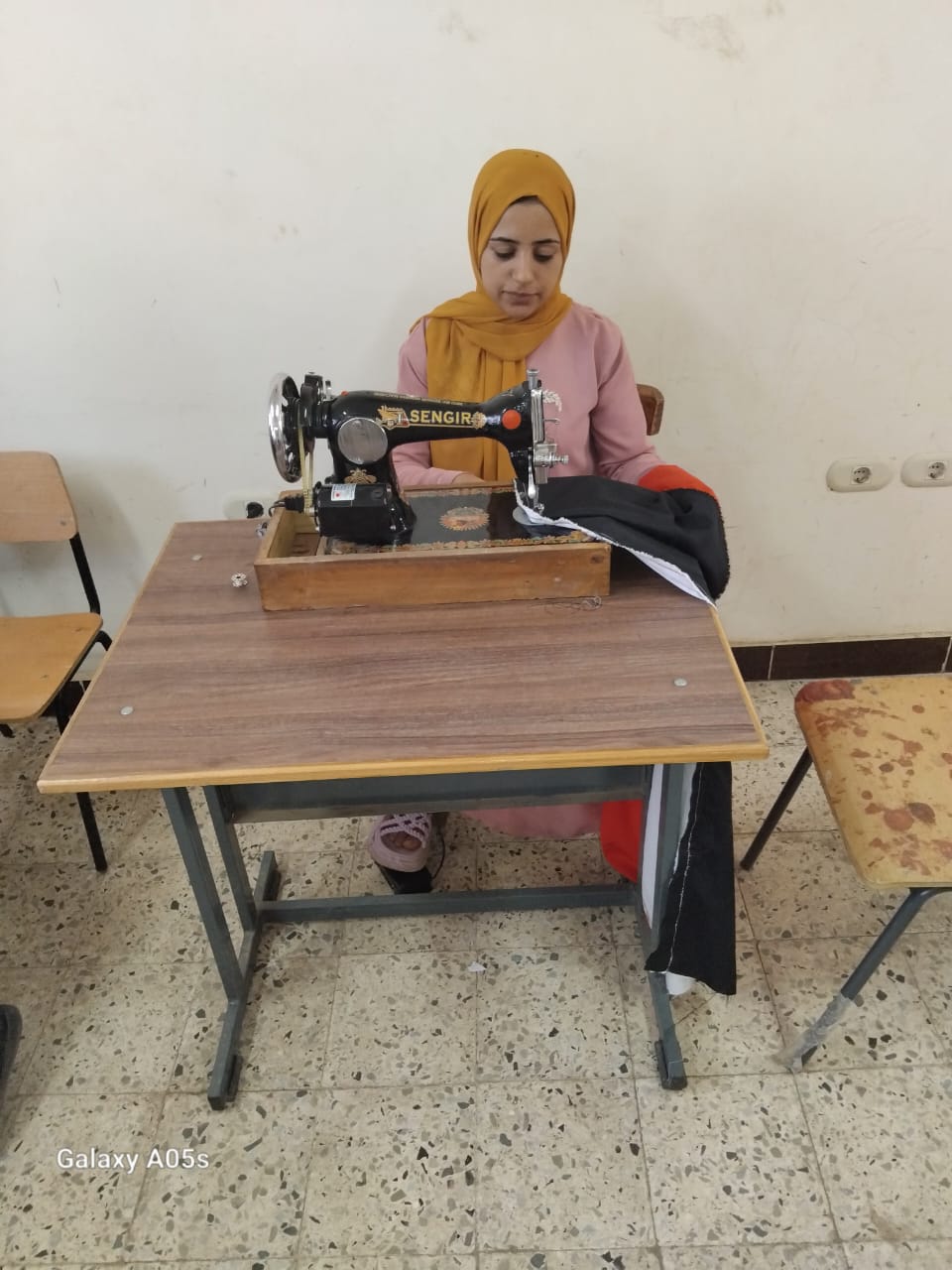 تعليم المنوفية يطلق أول وحدة منتجة لتدريب الطالبات على الخياطة بقرية صبايا العنب 