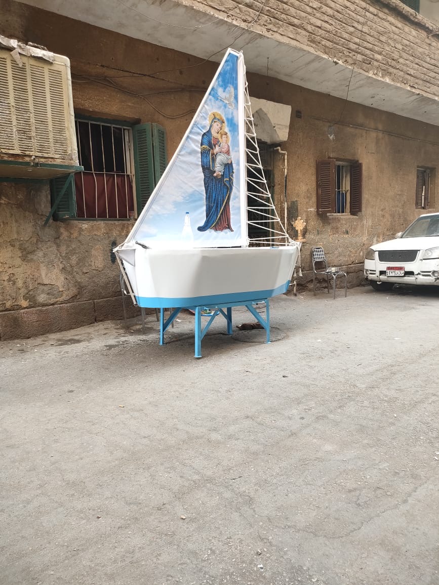 مواطن أقصري يصمم مركب لدورة العدرا 